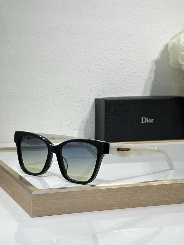 Dior Sunglasses AAAA-4136