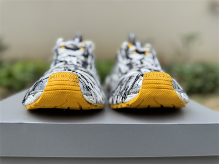 B 17FW Tripe-S High End Sneaker-675