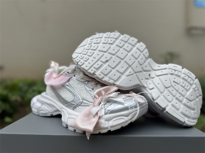 B 17FW Tripe-S High End Sneaker-676