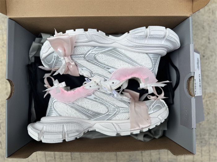 B 17FW Tripe-S High End Sneaker-676