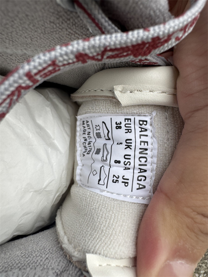 B 17FW Tripe-S High End Sneaker-677