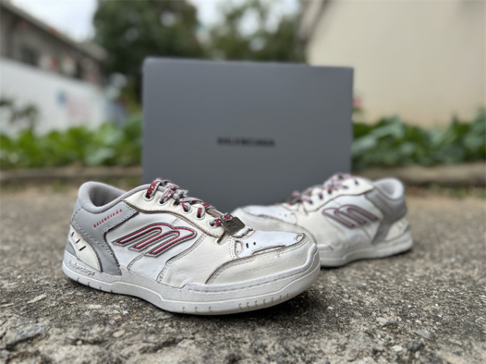 B 17FW Tripe-S High End Sneaker-677