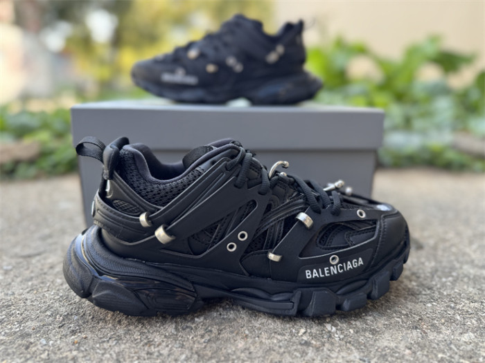 B 17FW Tripe-S High End Sneaker-679