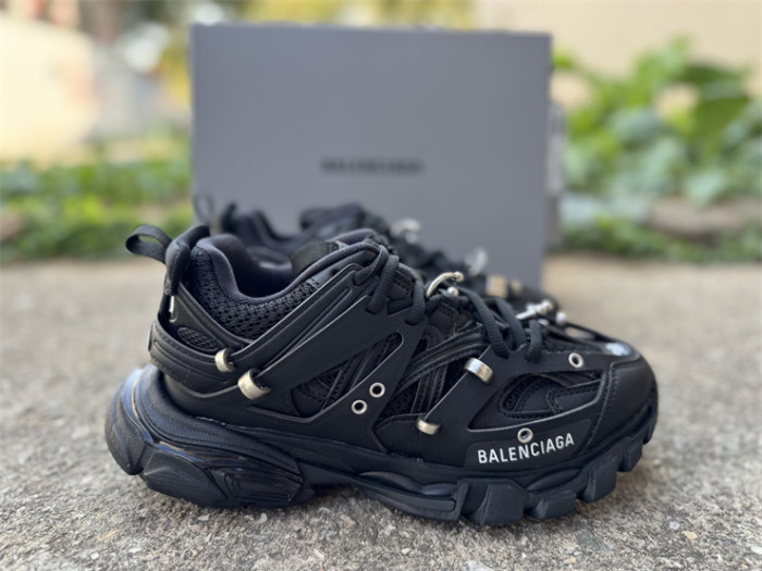 B 17FW Tripe-S High End Sneaker-679