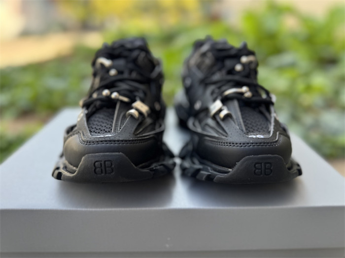 B 17FW Tripe-S High End Sneaker-679