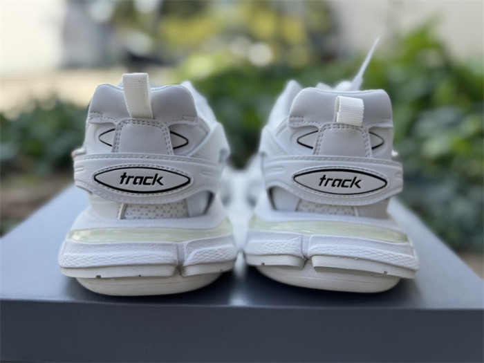 B 17FW Tripe-S High End Sneaker-680