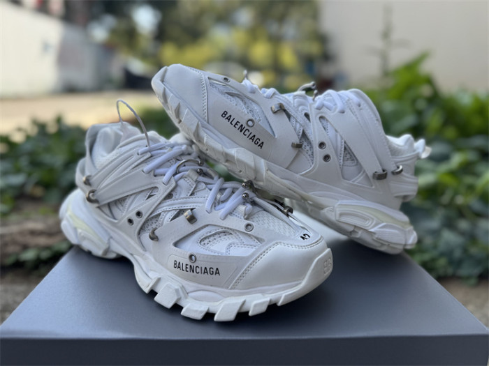 B 17FW Tripe-S High End Sneaker-680