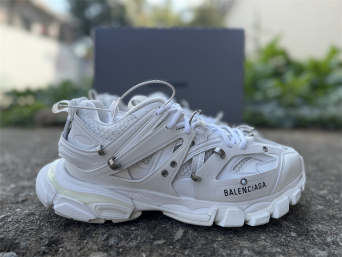 B 17FW Tripe-S High End Sneaker-680