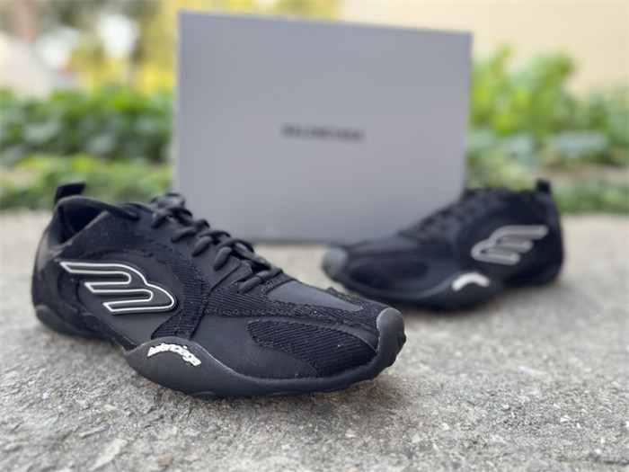 B 17FW Tripe-S High End Sneaker-681