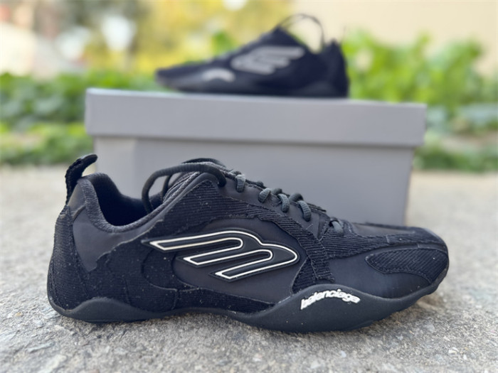 B 17FW Tripe-S High End Sneaker-681