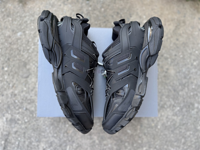 B 17FW Tripe-S High End Sneaker-683