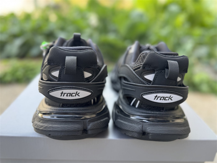 B 17FW Tripe-S High End Sneaker-683