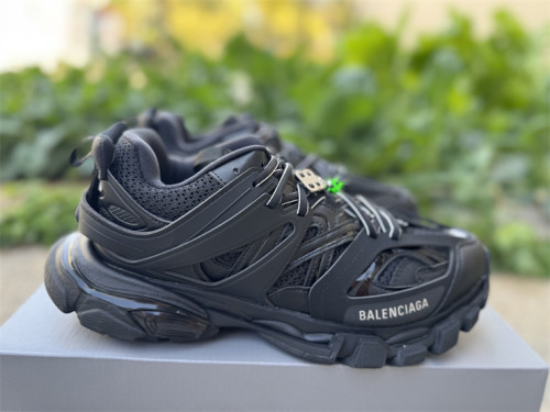 B 17FW Tripe-S High End Sneaker-683