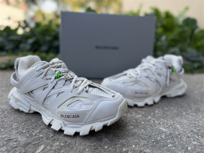 B 17FW Tripe-S High End Sneaker-684