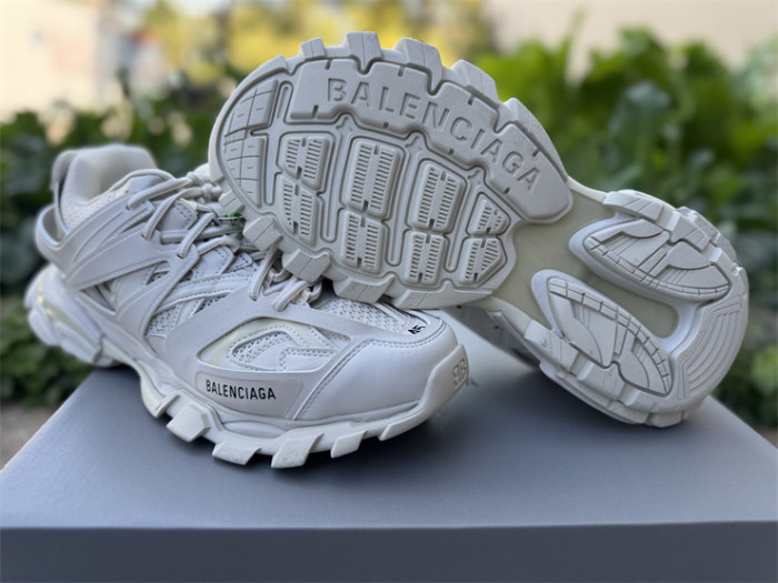 B 17FW Tripe-S High End Sneaker-684