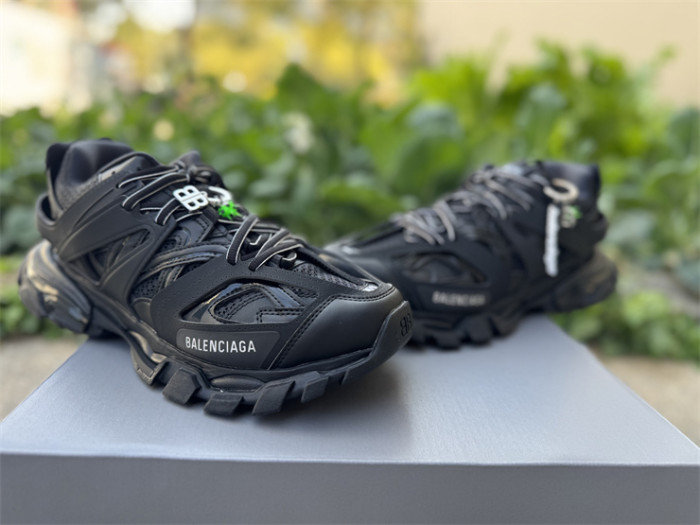 B 17FW Tripe-S High End Sneaker-683