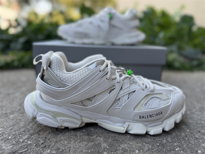 B 17FW Tripe-S High End Sneaker-684