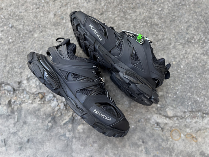 B 17FW Tripe-S High End Sneaker-683