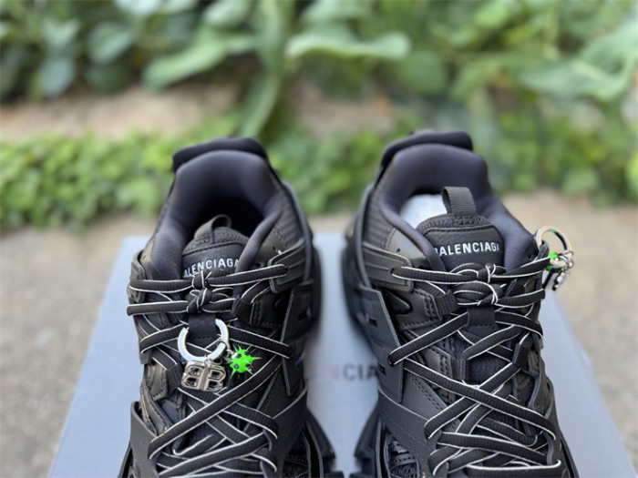 B 17FW Tripe-S High End Sneaker-683