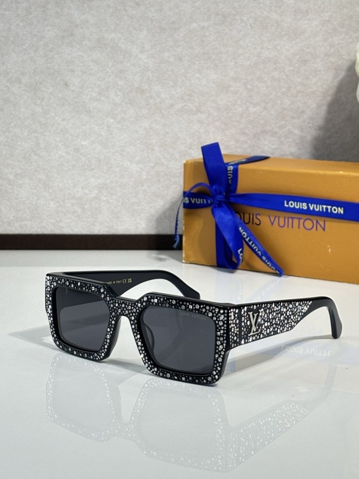 LV Sunglasses AAAA-7132