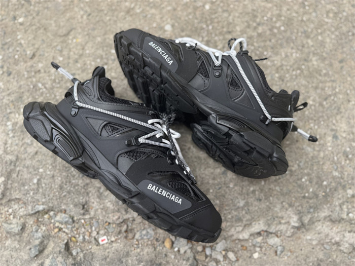 B 17FW Tripe-S High End Sneaker-688