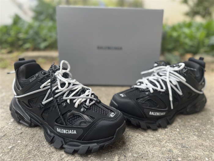 B 17FW Tripe-S High End Sneaker-688