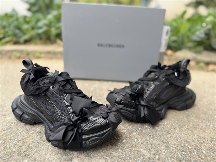 B 17FW Tripe-S High End Sneaker-690