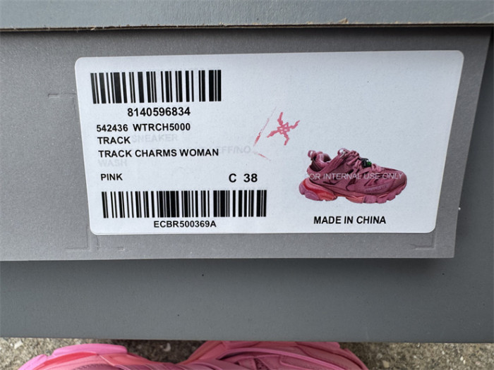 B 17FW Tripe-S High End Sneaker-689