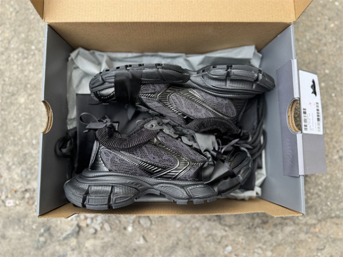 B 17FW Tripe-S High End Sneaker-690