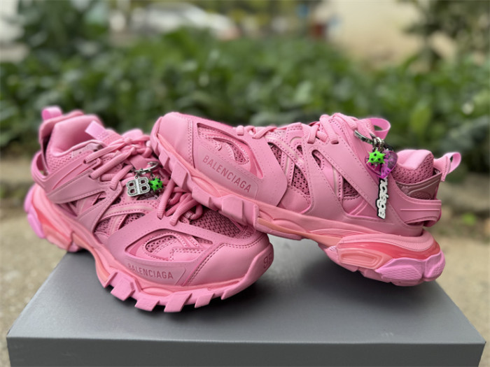 B 17FW Tripe-S High End Sneaker-689