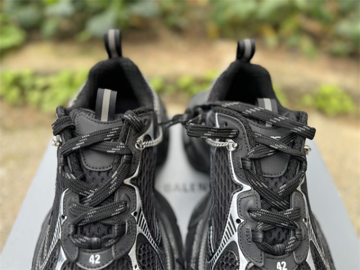 B 17FW Tripe-S High End Sneaker-692