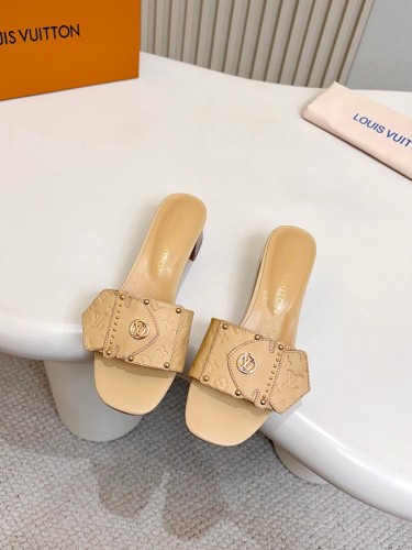LV women Sandals 1：1 Quality-1102