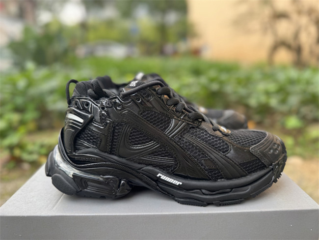 B 17FW Tripe-S High End Sneaker-696