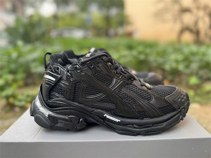 B 17FW Tripe-S High End Sneaker-696