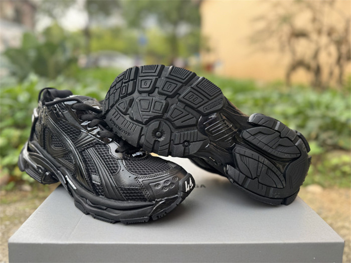 B 17FW Tripe-S High End Sneaker-696