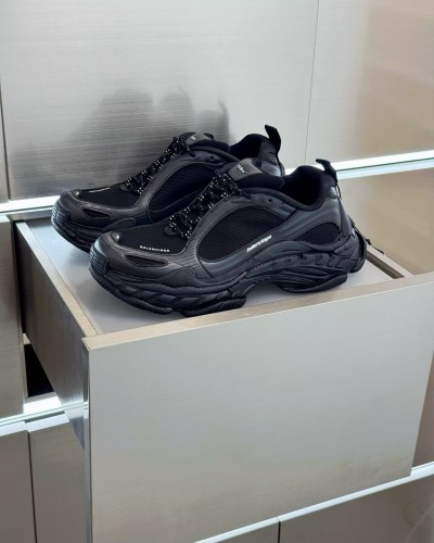 B 17FW Tripe-S High End Sneaker-693