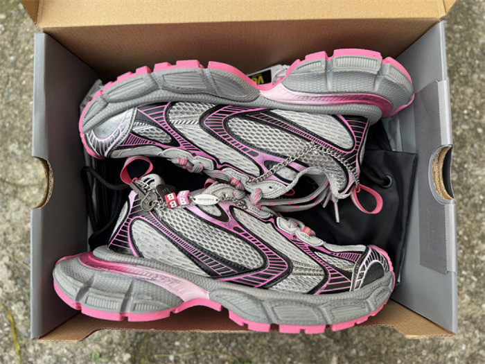 B 17FW Tripe-S High End Sneaker-695