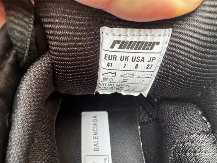 B 17FW Tripe-S High End Sneaker-696