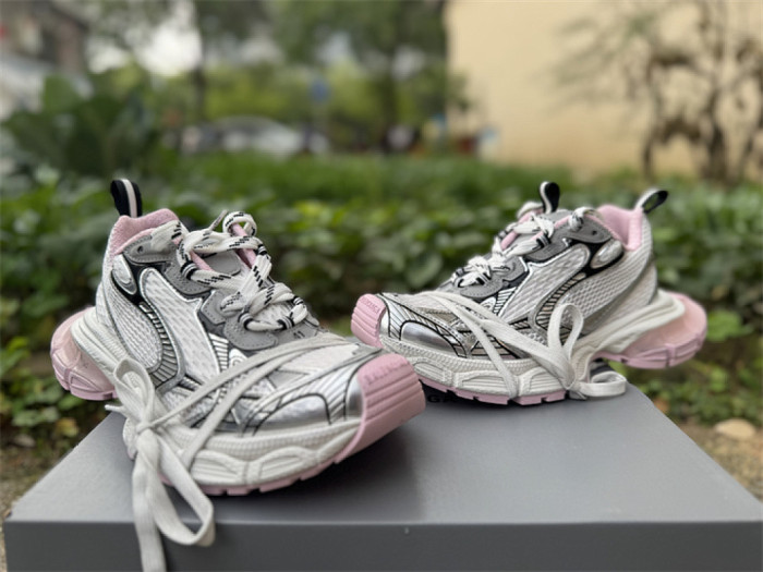 B 17FW Tripe-S High End Sneaker-694