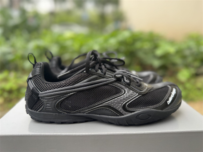 B 17FW Tripe-S High End Sneaker-700