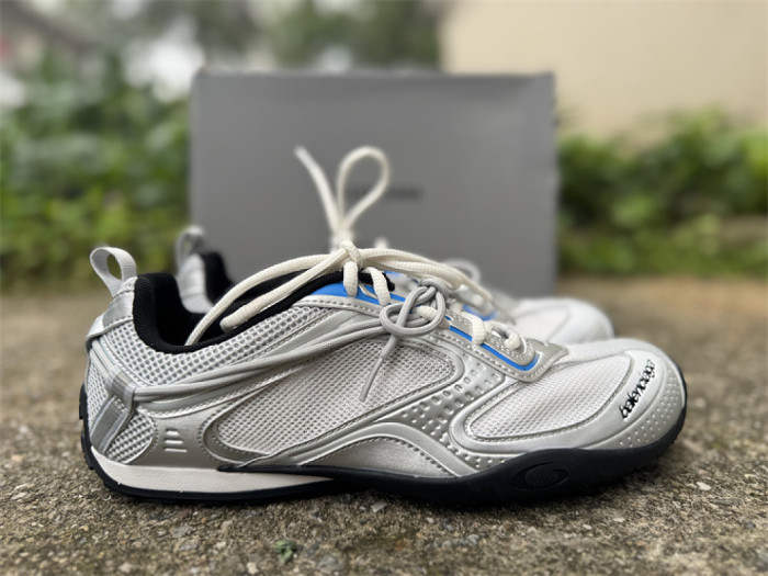 B 17FW Tripe-S High End Sneaker-698