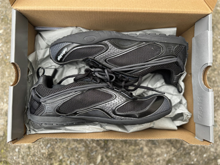 B 17FW Tripe-S High End Sneaker-700