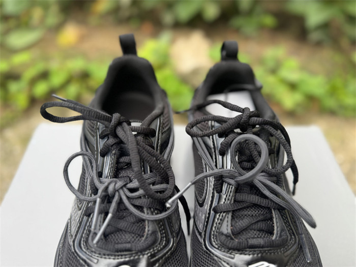 B 17FW Tripe-S High End Sneaker-700