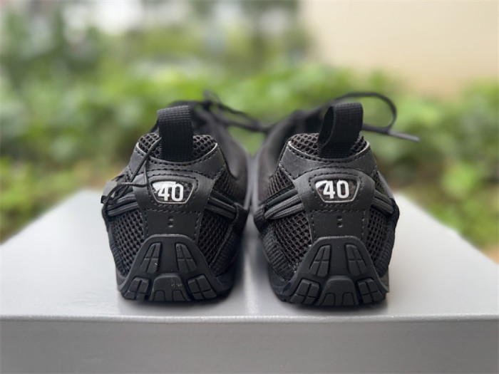 B 17FW Tripe-S High End Sneaker-700