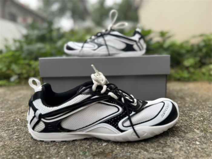 B 17FW Tripe-S High End Sneaker-699