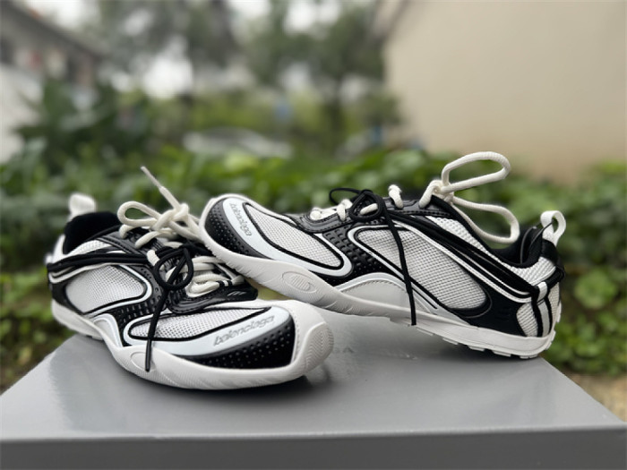 B 17FW Tripe-S High End Sneaker-699