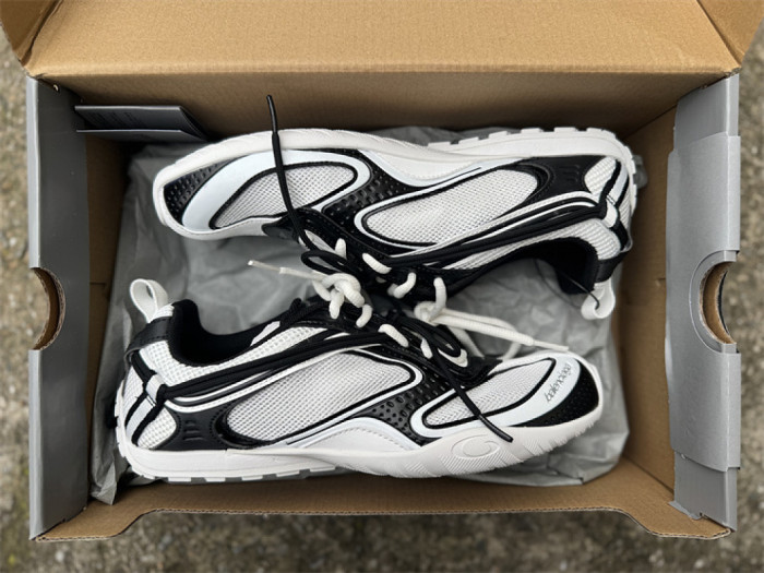 B 17FW Tripe-S High End Sneaker-699