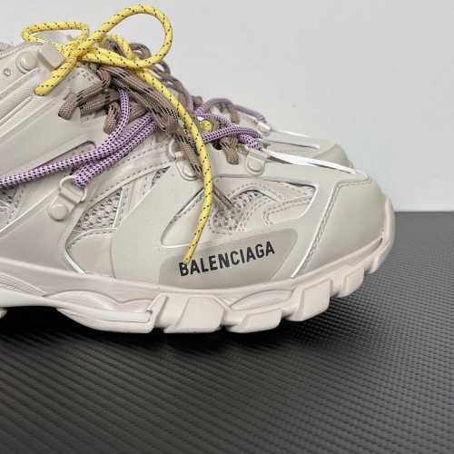 B 17FW Tripe-S High End Sneaker-702