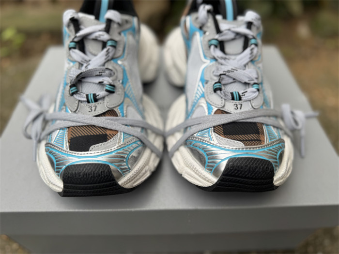 B 17FW Tripe-S High End Sneaker-704