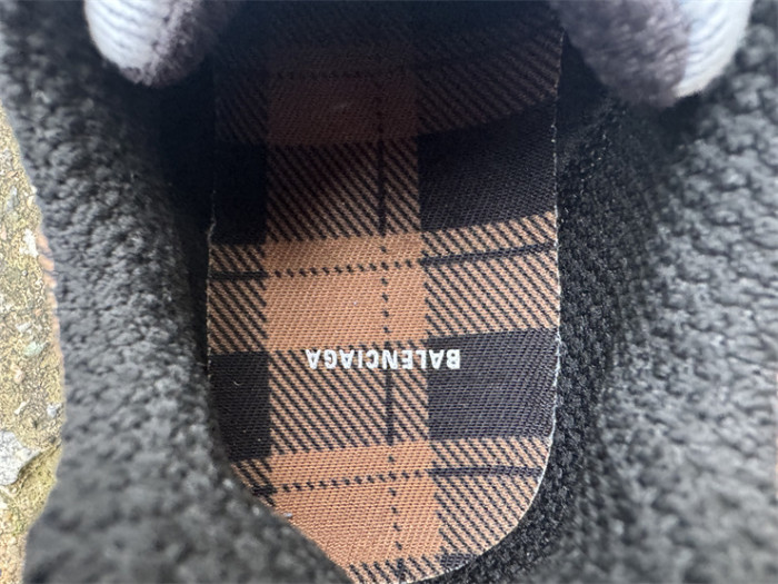 B 17FW Tripe-S High End Sneaker-704